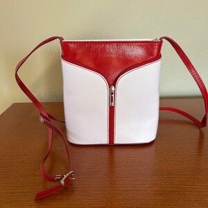 Vera‎ Pelle Italian Leather Crossbody Purse V Shaped Zipper Red and White Bag